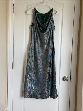 Yokko Bias-cut Crêpe Midi Dress with a Pearlescent Shimmering Finish Size M